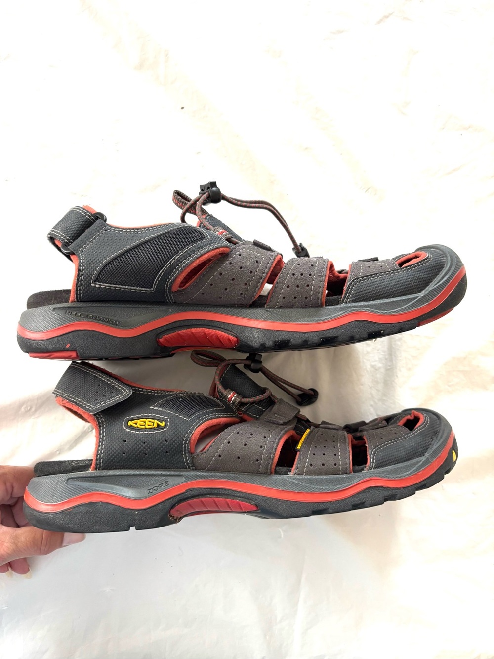 KEEN Gray Red Rialto ll Waterproof Hiking Sandals SZ 10.5 Worn 1X - Picture 4 of 15